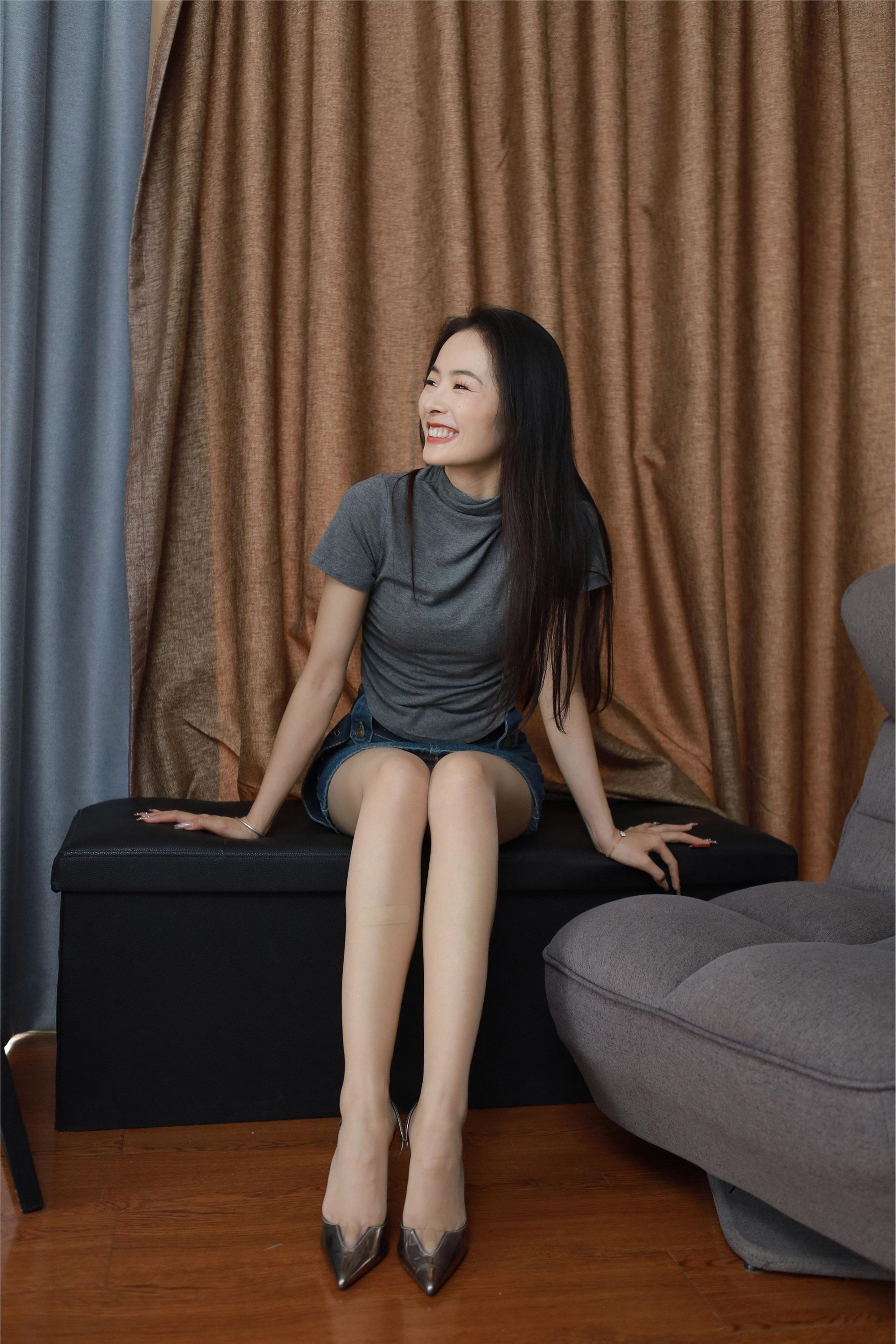 IESS异思趣向  2024.04.25 丝享家 1725 小金《笔直长腿》